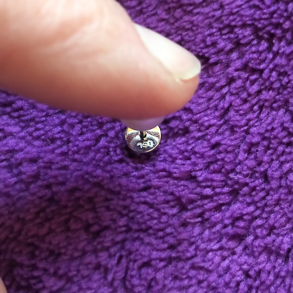 7mm pearl studs set in 18K white gold - Picture 3 of 6